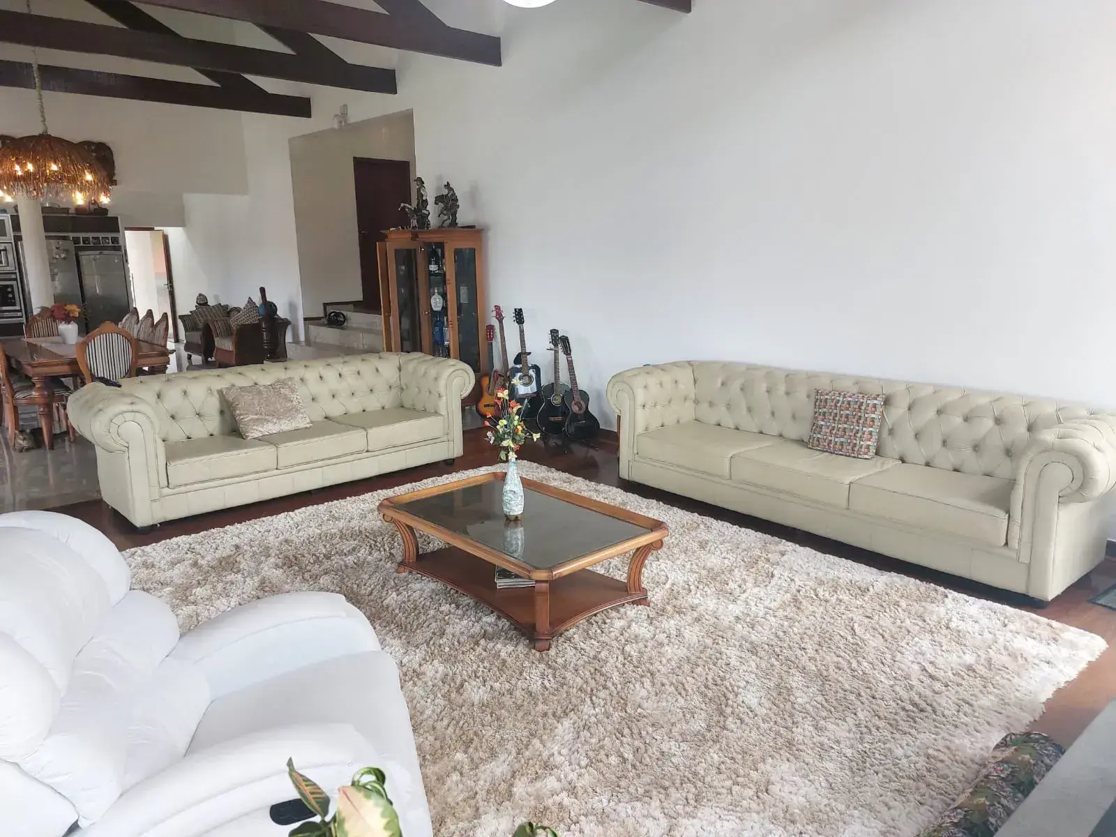 Ambiente interno e acolhedor da Toca das Corujas