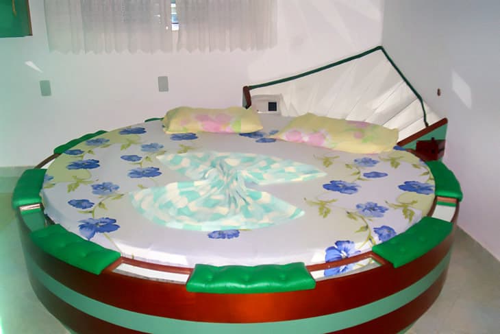 Quarto Master com cama redonda