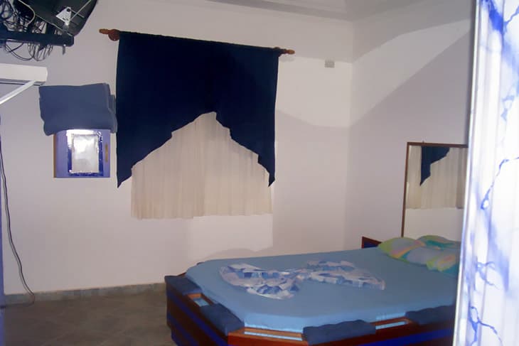 Quarto Premium com decoração azul
